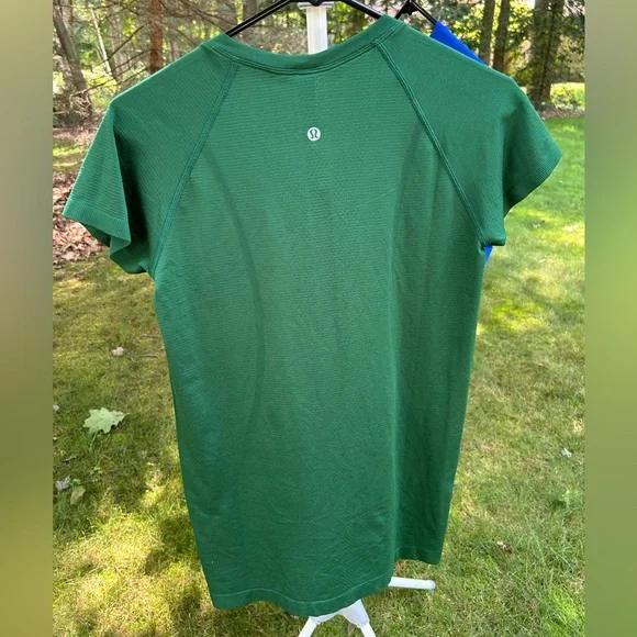 Lululemon Swiftly tech size 8 - Picture 3 of 3